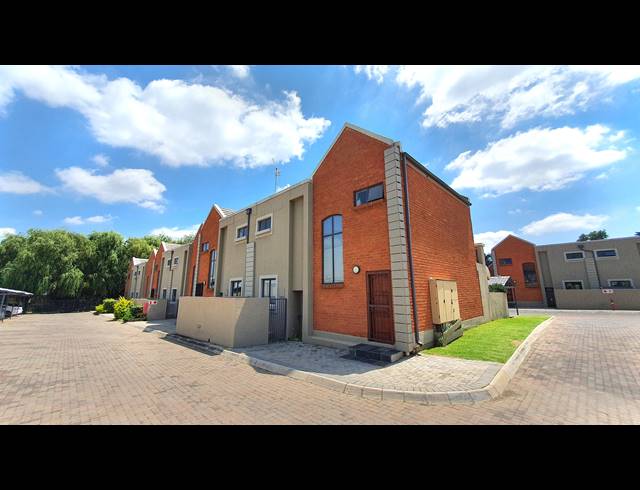 2 BEDROOM DUPLEX FOR SALE IN DARRENWOOD